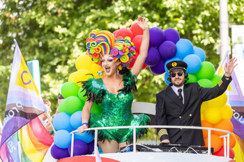 Aer Lingus celebrate Dublin Pride-1
