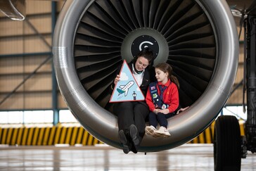Aer Lingus partners with Irish Girl Guides for Aviation Badge